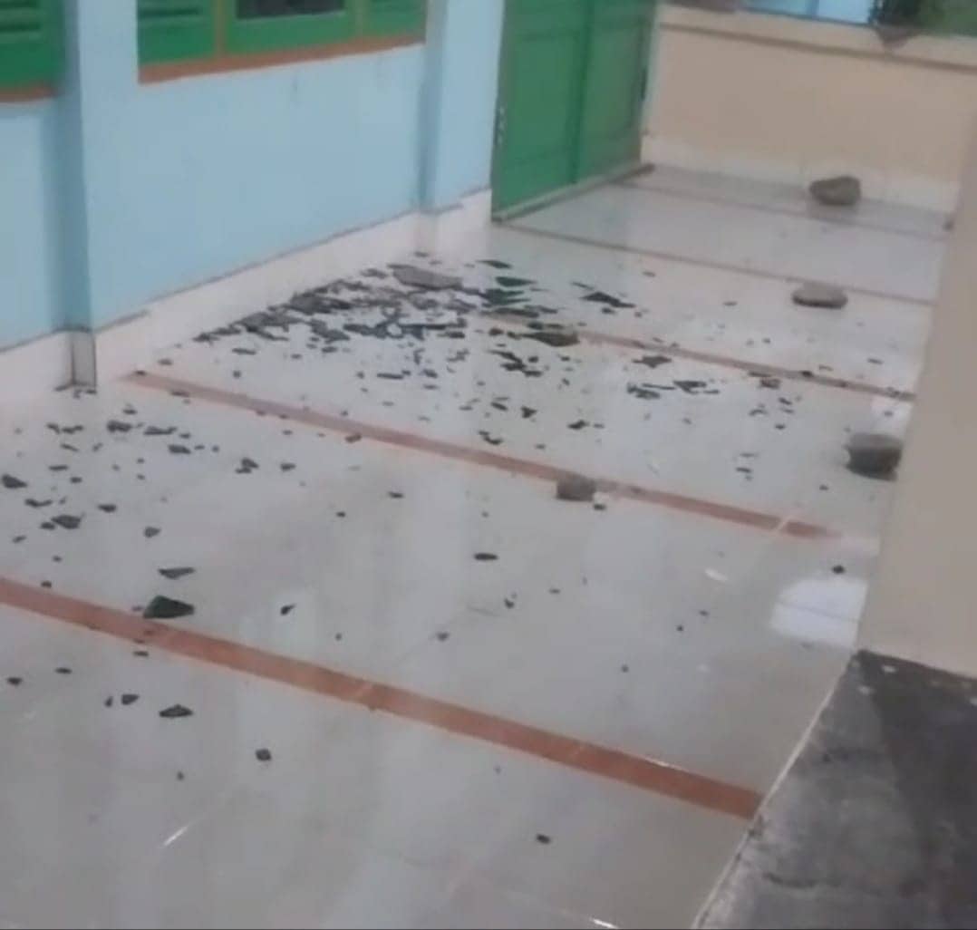Ilustrasi berita Mimika: Orang Tak Dikenal Lempar Kaca Masjid Al Istiqlal SP 13 Timika, Polisi Belum Terima Laporan
