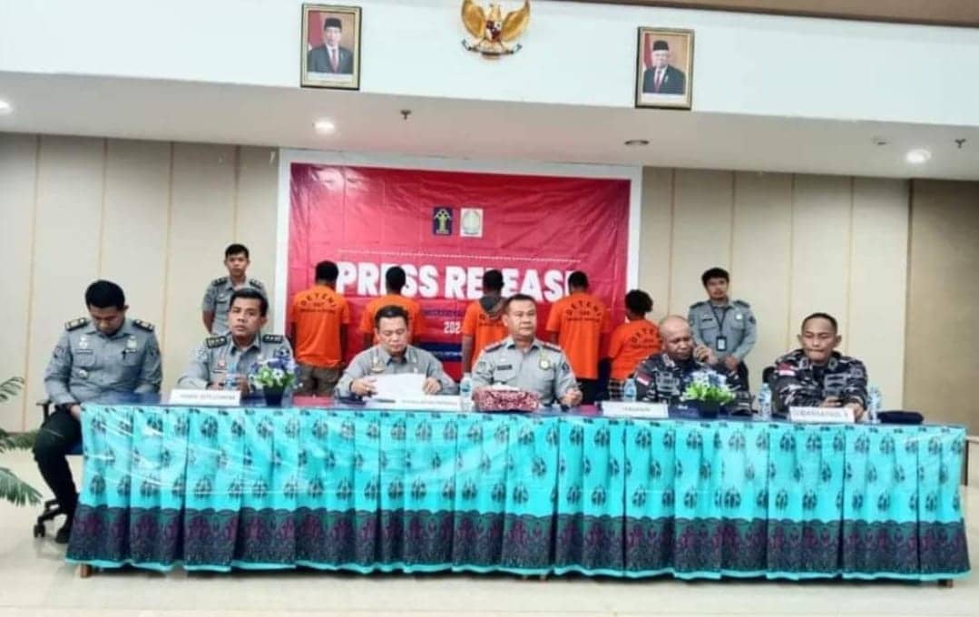 Ilustrasi berita JAYAPURA: Tertangkap Satrol Lantamal X di Perairan Kayo Pulau, Imigrasi Jayapura Deportasi Tujuh Warga PNG