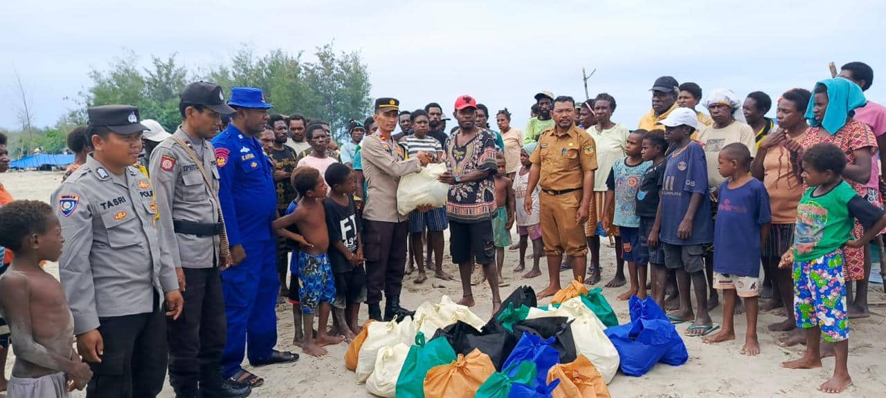 Ilustrasi berita Mimika: Polres Mimika Serahkan Bantuan untuk Pengungsi Dampak Rusuh Wakia di Distrik Mimika Barat Tengah