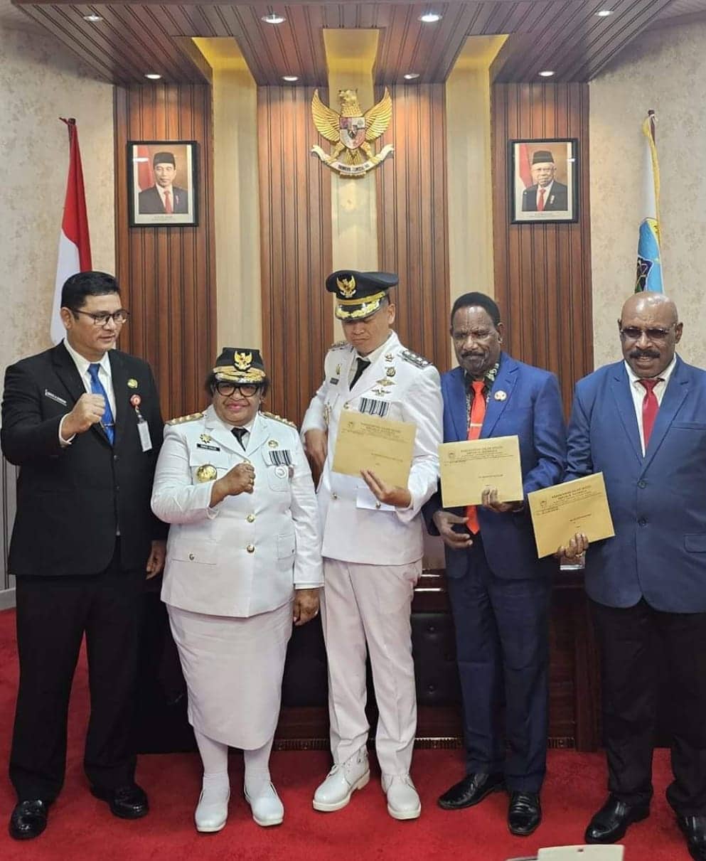 Ilustrasi berita Mimika: Dua Kali Jabat Pj. Bupati Mimika, Pelantikan Valentinus Tuai Kritikan, Saleh : Pakailah Baju Pemerintah, Jangan Pakai Baju Partai, Pesanan dan Kedekatan