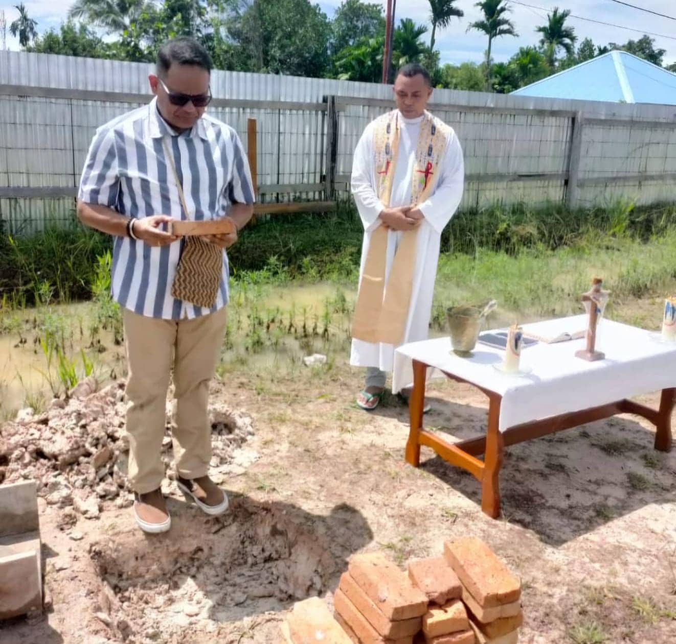 Ilustrasi berita Papua: Penjabat Bupati Mappi Lakukan Peletakan Batu Pertama Pembangunan Taman Doa Gua Maria di Kota Kepi