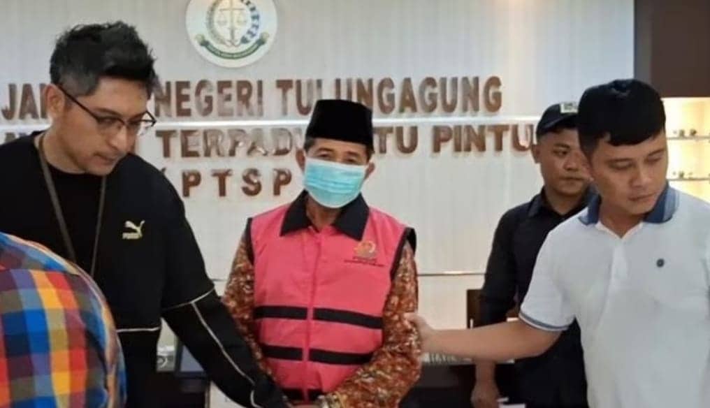 Ilustrasi berita Papua: Buron 7 Tahun, Eks Wakil Ketua DPRD Jayapura Jumadi Kamto Ditangkap di Tulungagung