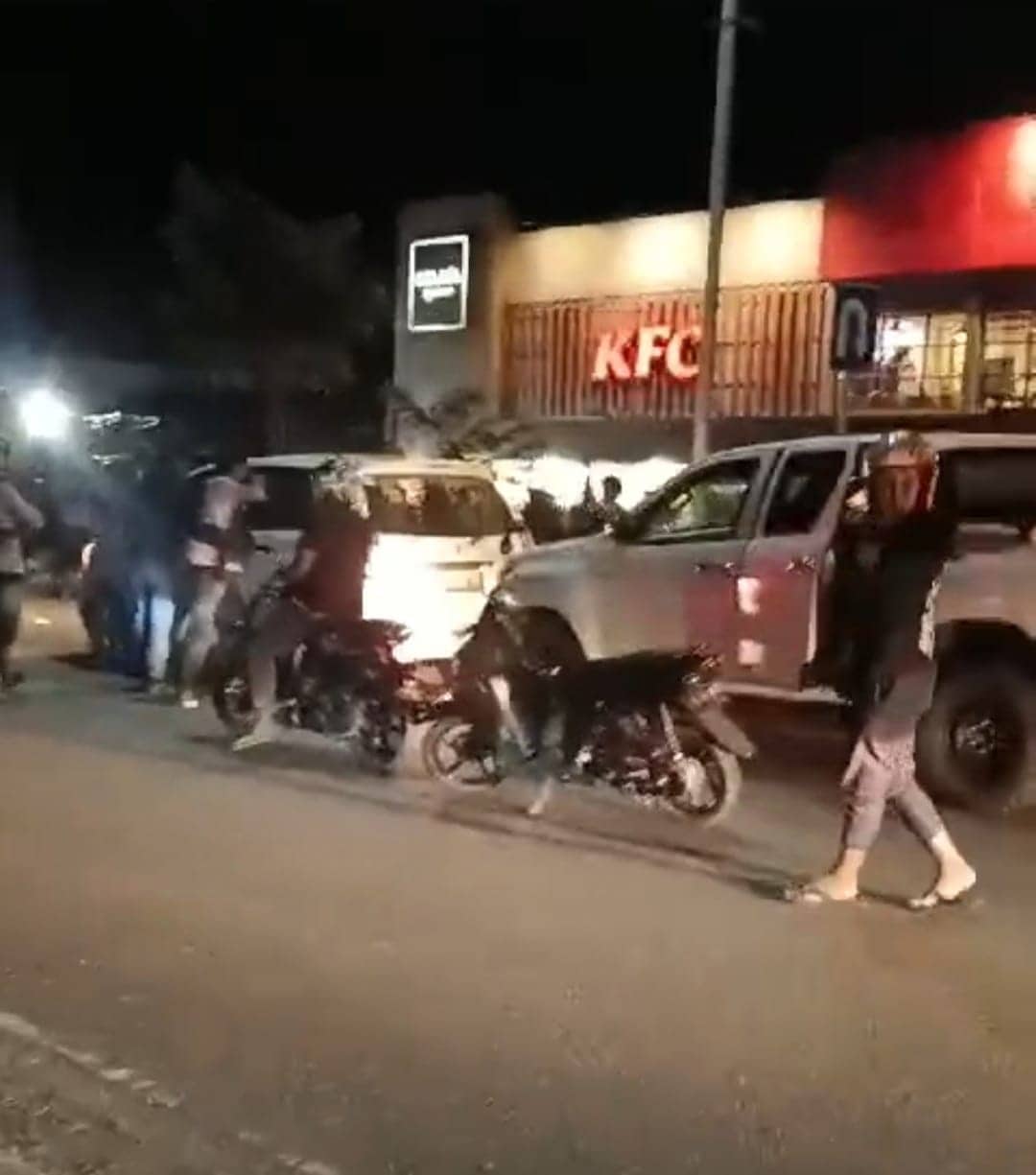 Ilustrasi berita Mimika: Polres Mimika Bekuk Terduga Pelaku Kepemilikan Senjata Api di Jalan Cenderawasih, Sempat Cari Seorang Kepala Kampung