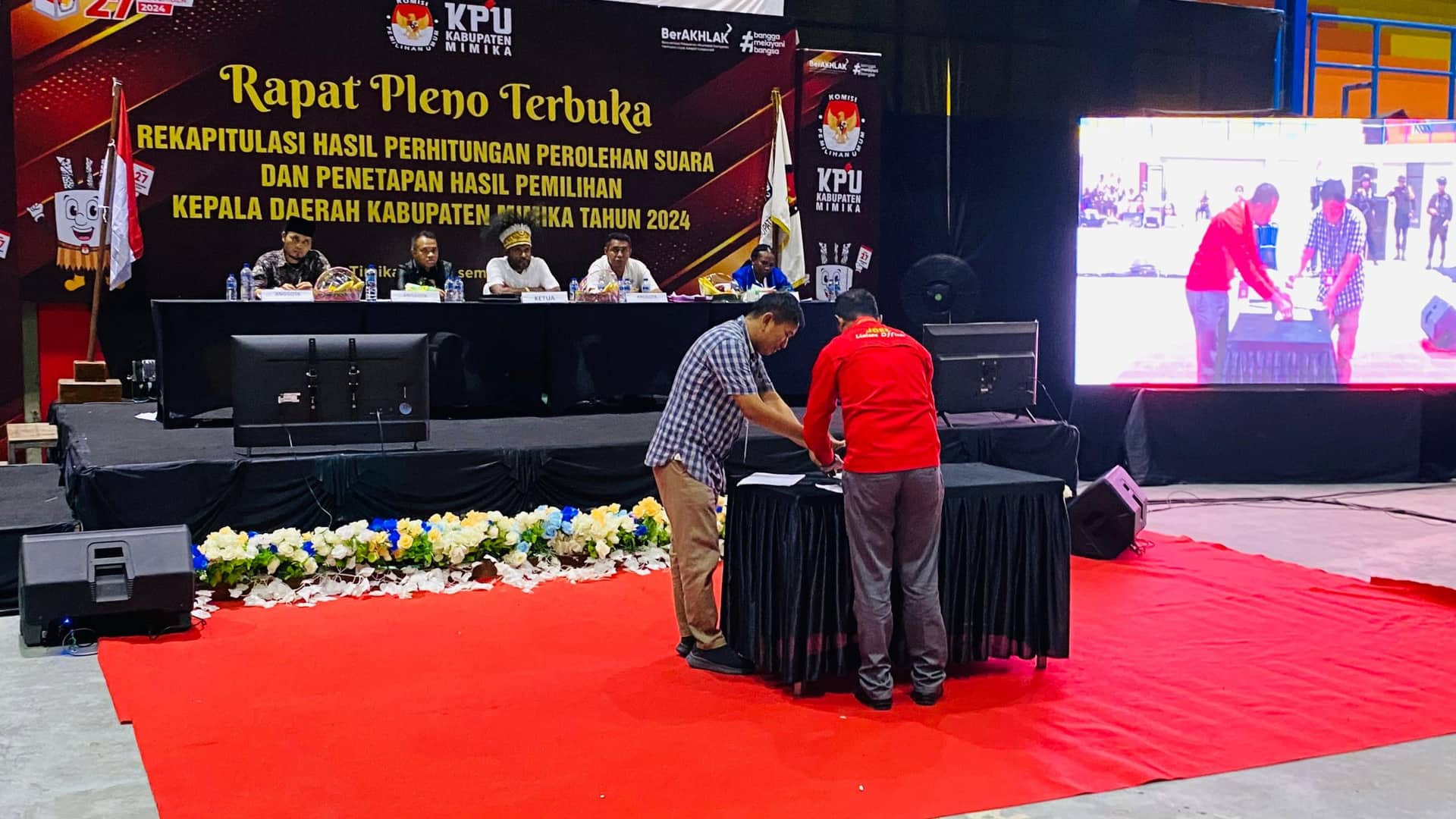 Ilustrasi berita Mimika: Raih Suara Terbanyak, Paslon Johannes Rettob - Emanuel Kemong Ditetapkan Sebagai Pemenang Pilkada Mimika Tahun 2024