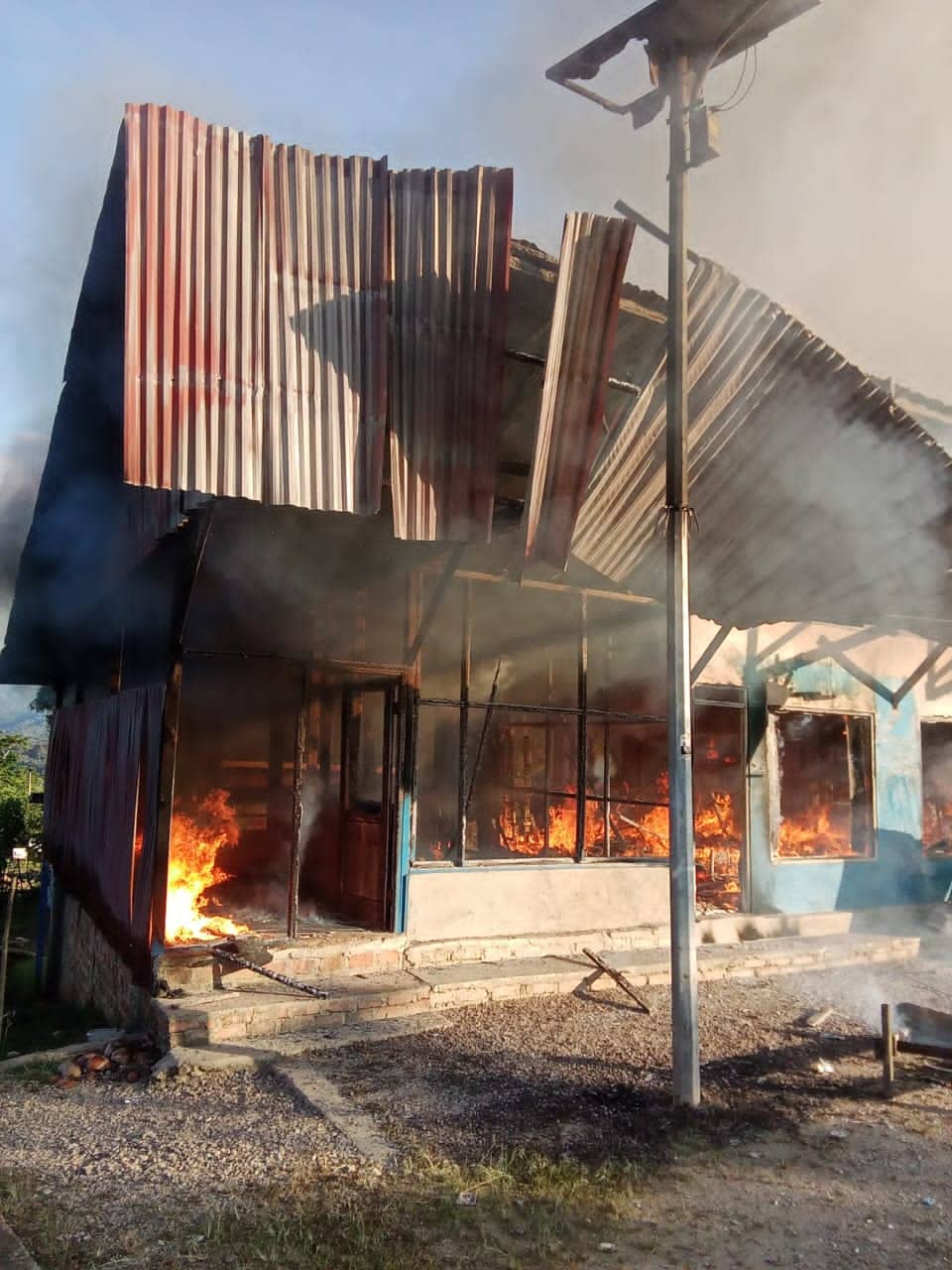 Ilustrasi berita Papua: OPM Bakar Rumah dan Kios Milik Anggota Satpol PP Tambrauw