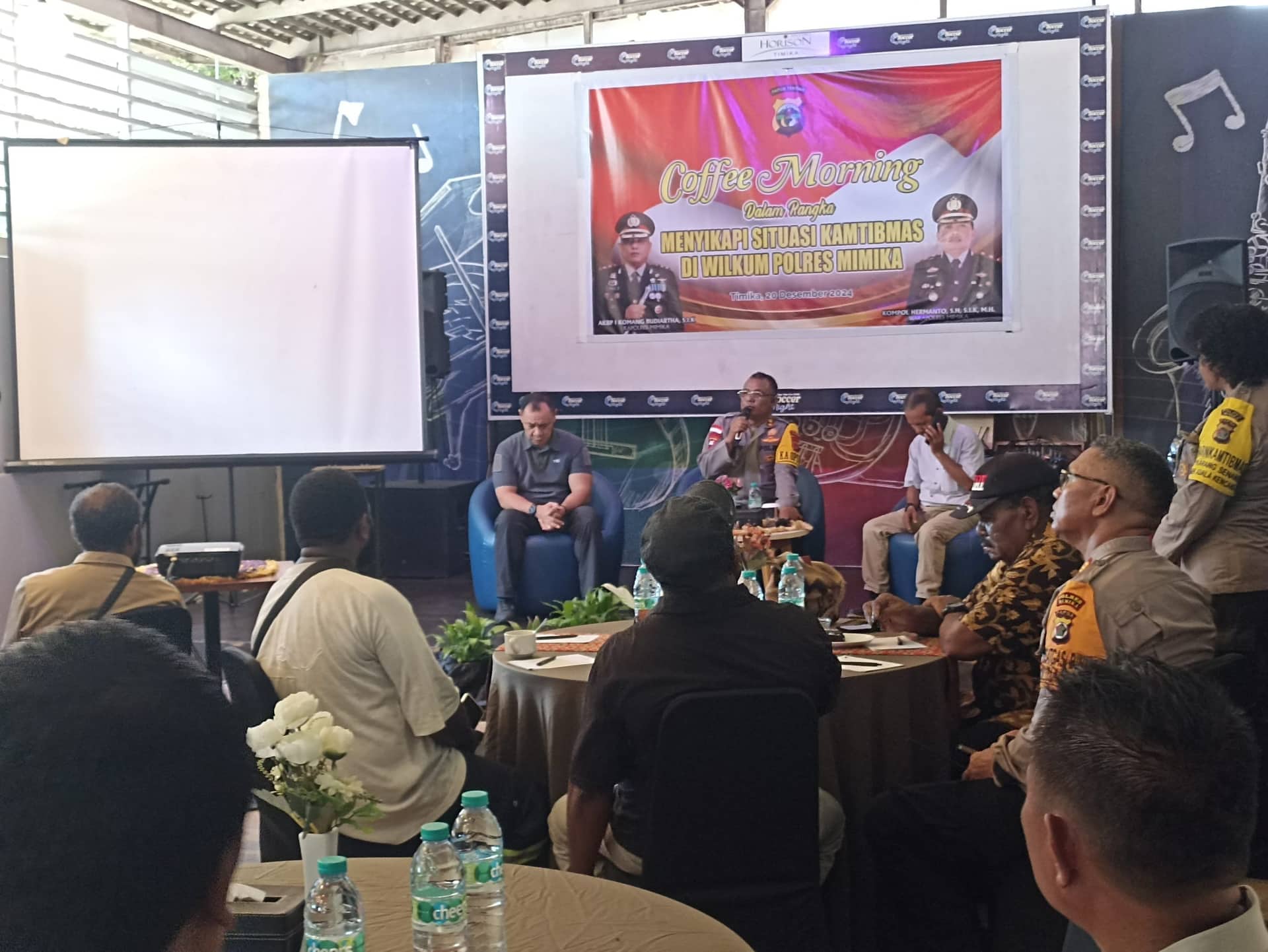 Ilustrasi berita Mimika: Gelar Coffee Morning Bersama Para Tokoh, Kapolres Mimika Minta Warga Tidak Termakan Isu Provokatif