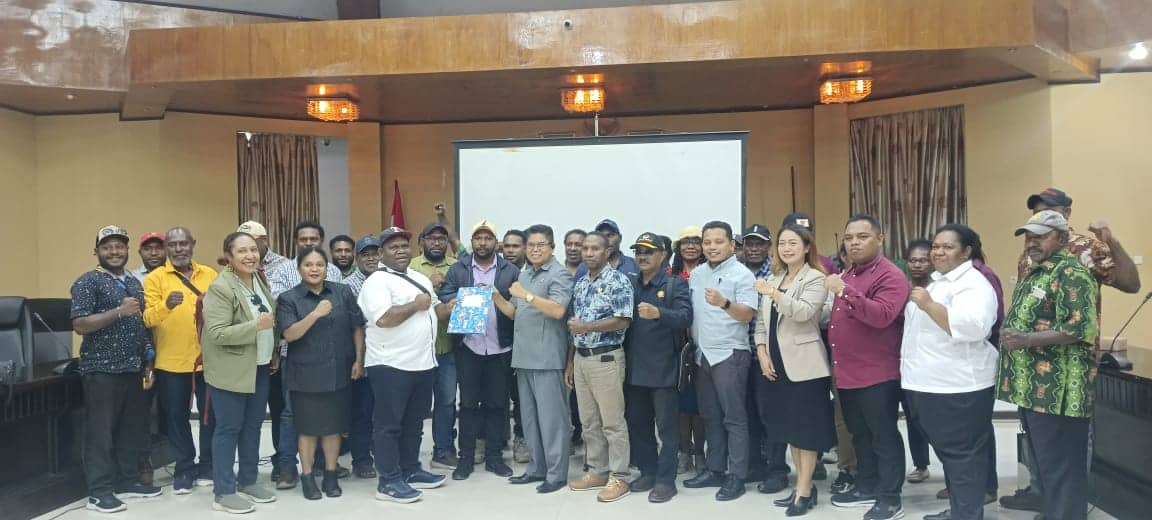 Ilustrasi berita Mimika: Gelar Pertemuan HAPAK dan DPRD, PT Honay Ajekwa Lorenzt dan PT. Tambang Mineral Papua Resmi Ditolak, Tapi Point 4 Beri Angin Segar