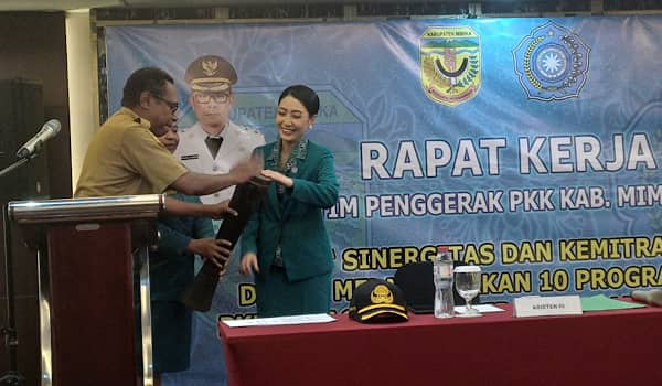 Ilustrasi berita Mimika: Mantapkan Gerakan Partisipasi Ikut Bangun Mimika, TP PKK Kabupaten Mimika Gelar Rapat Kerja Bahas 10 Program Pokok