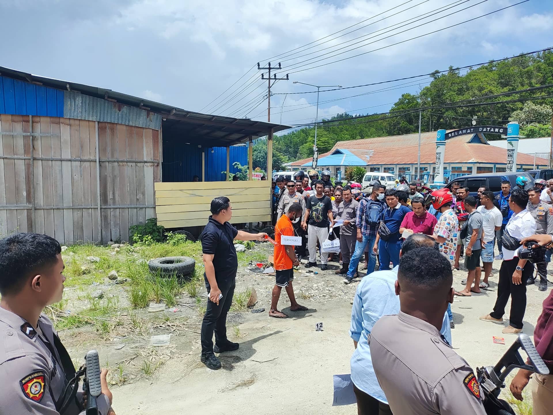 Ilustrasi berita JAYAPURA: Polisi Gelar Rekontruksi, Tersangka Pembunuh Petugas Kebersihan di Jayapura Peragakan 13 Adegan