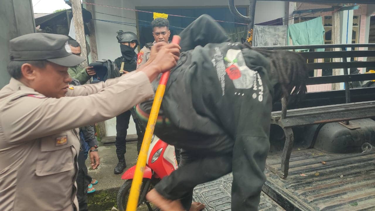 Ilustrasi berita Mimika: Hamburkan Jualan Sayur Mama Papua di Jalan Busiri Ujung, Seorang Pemuda Diamankan Polisi