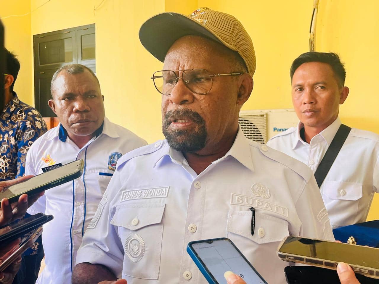 Ilustrasi berita JAYAPURA: Kepala Distrik dan Kepala Kampung Diminta Bantu Selesaikan Masalah Pemalangan di Kabupaten Jayapura agar Tidak Hambat Investor