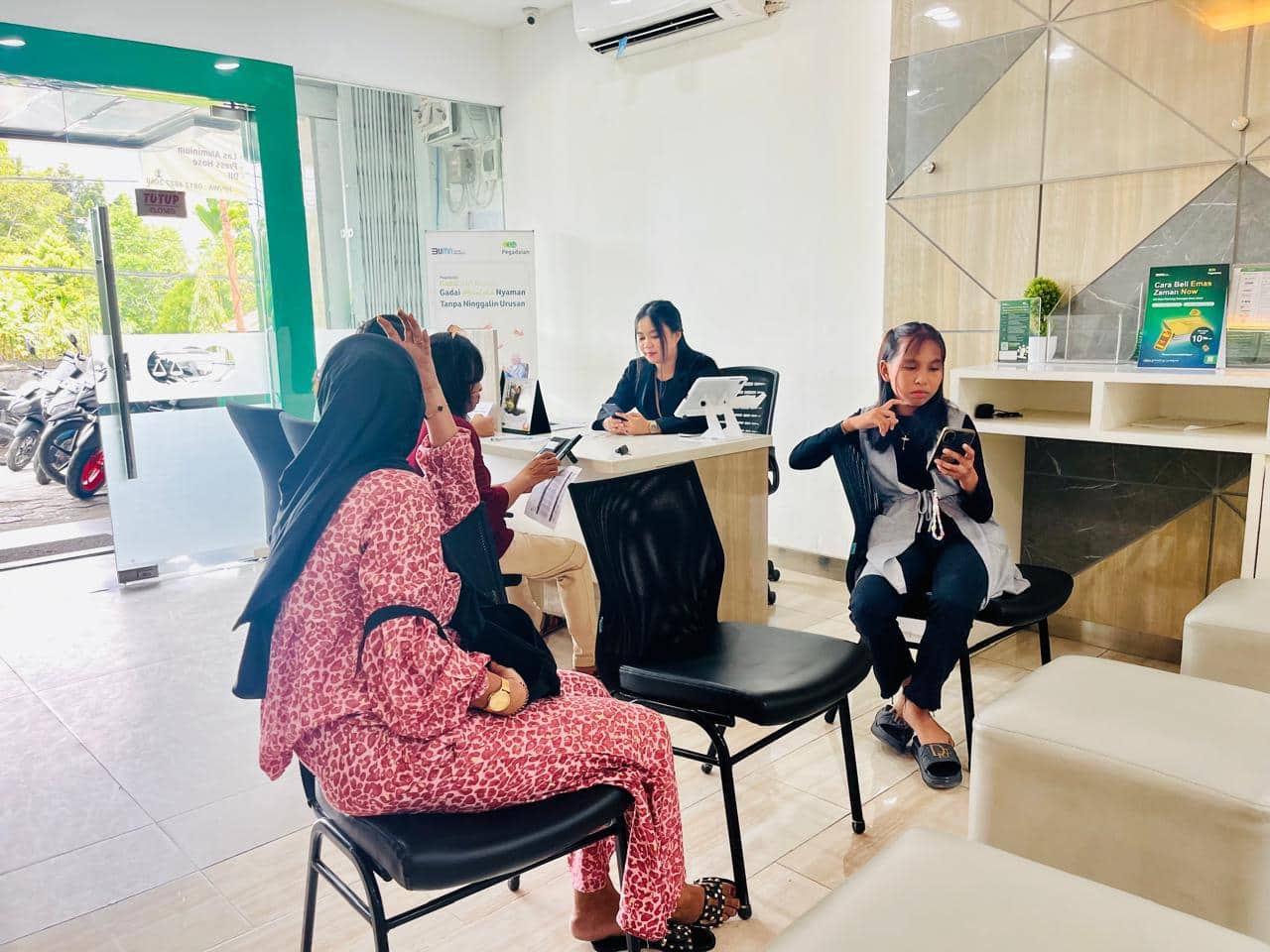 Ilustrasi berita JAYAPURA: Harga Emas di Pegadaian Hari Ini Turun Rp1.890.000 Per Gram, Begini Animo Masyarakat