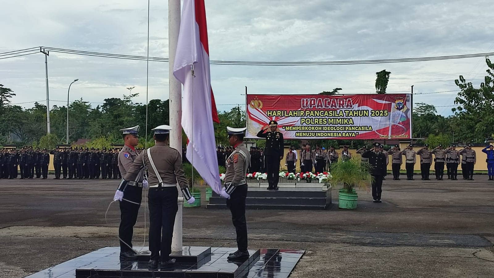 Ilustrasi berita Mimika: Peringati Hari Lahir Pancasila, Polres Mimika Gelar Upacara Pengibaran Bendera, Ini Pesan Kepala BPIP RI