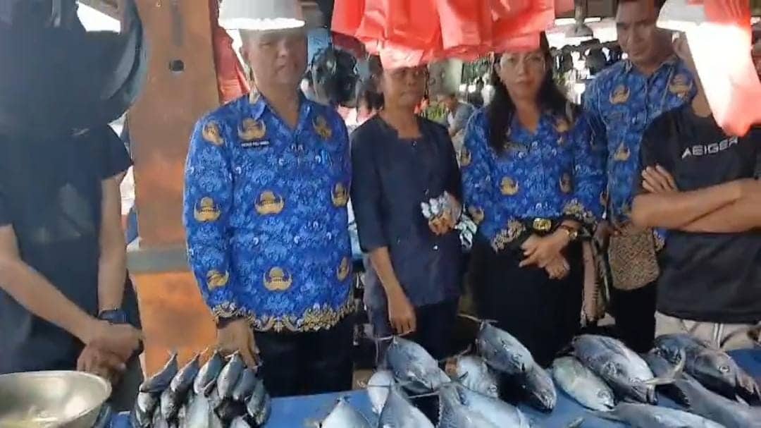 Ilustrasi berita Mimika: Pengurus Pasar Sentral Timika Temukan Zat Pewarna yang Digunakan Oknum Pedagang Ikan