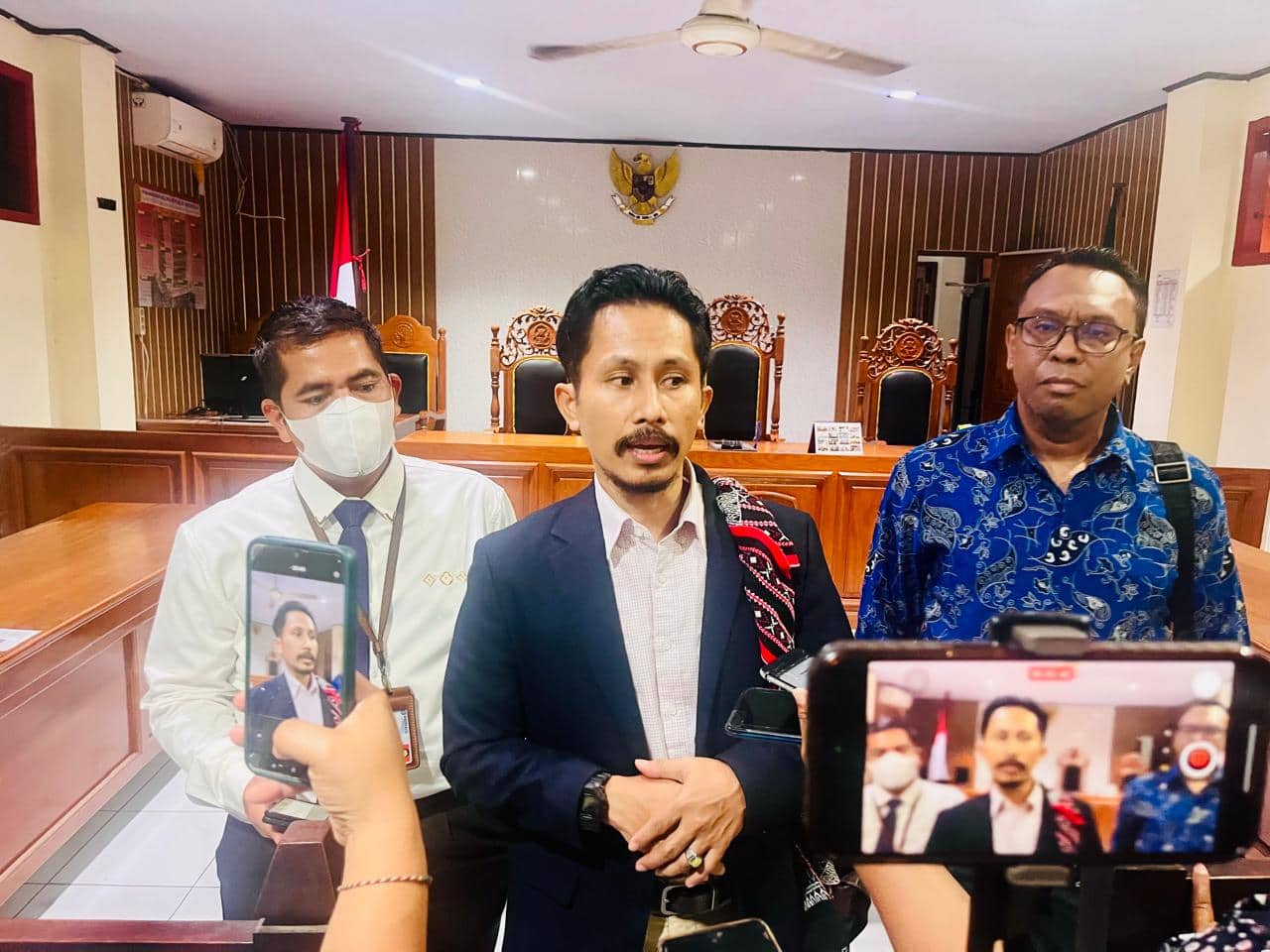 Ilustrasi berita JAYAPURA: Recky Daouglas Ambrauw Divonis 2 Tahun Penjara, Kuasa Hukum: Fakta Persidangan Tidak Dipertimbangkan Hakim