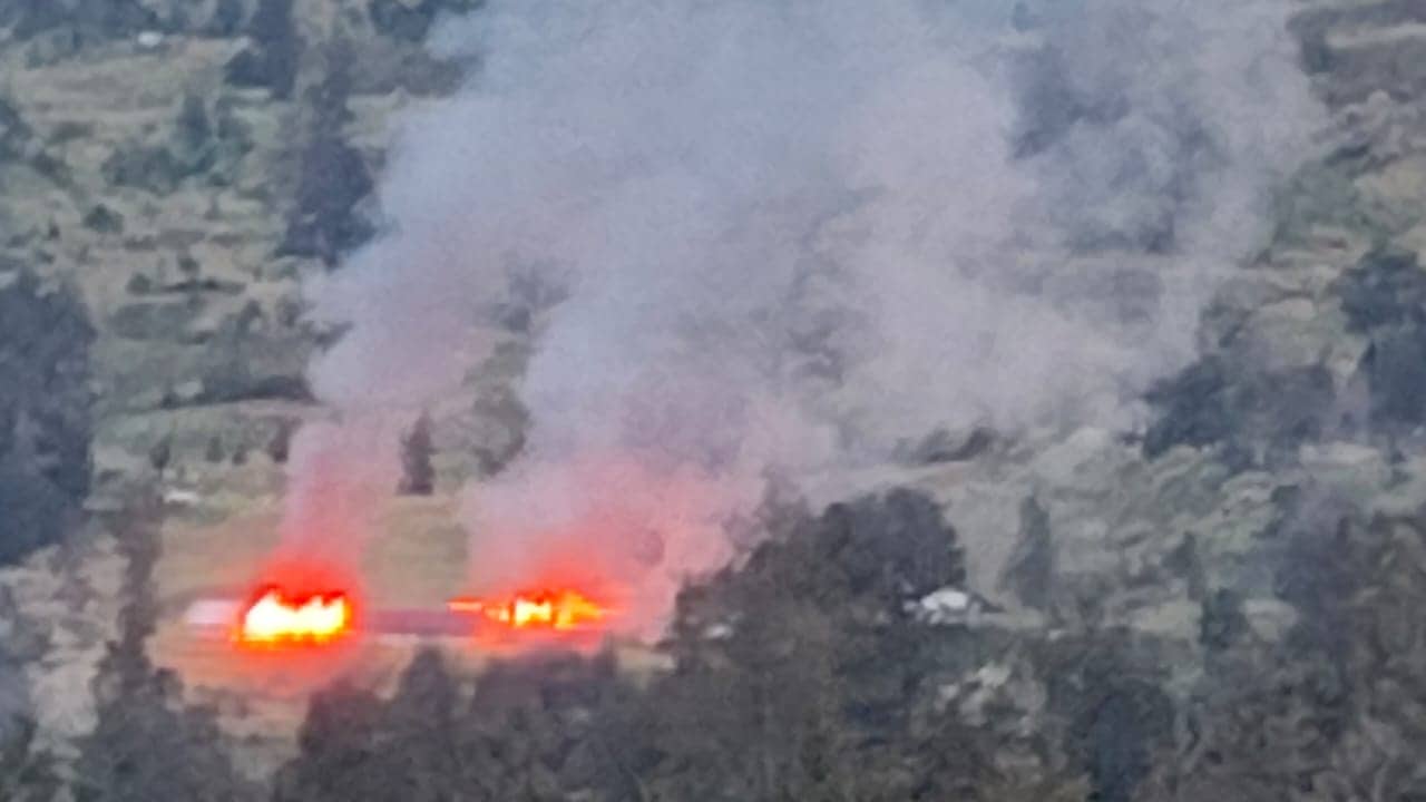 Ilustrasi berita Papua: Dua Rumah Milik Bupati Puncak Elvis Tabuni Dibakar