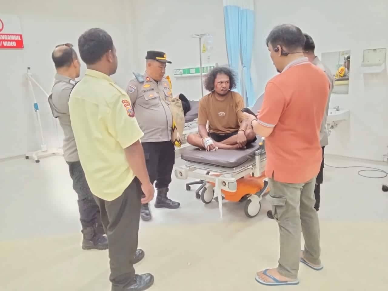 Ilustrasi berita Mimika: Seorang Pria Dianiaya OTK Gunakan Kayu Hingga Pingsan di Jalan Hasanuddin