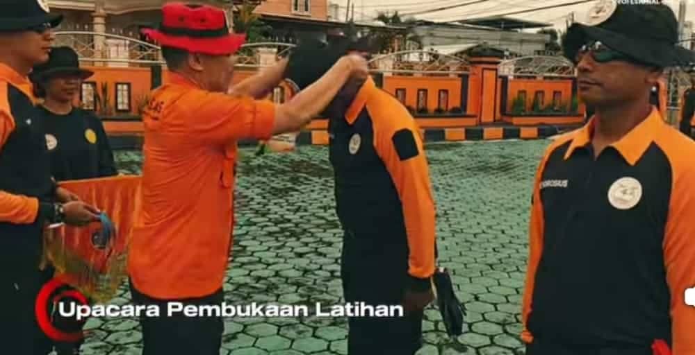 Ilustrasi berita BERITA UTAMA: Terobos Ruang Sempit Menantang Maut, Personil SAR Timika Uji Kesiapan Operasi Pencarian di Medan Ekstrem
