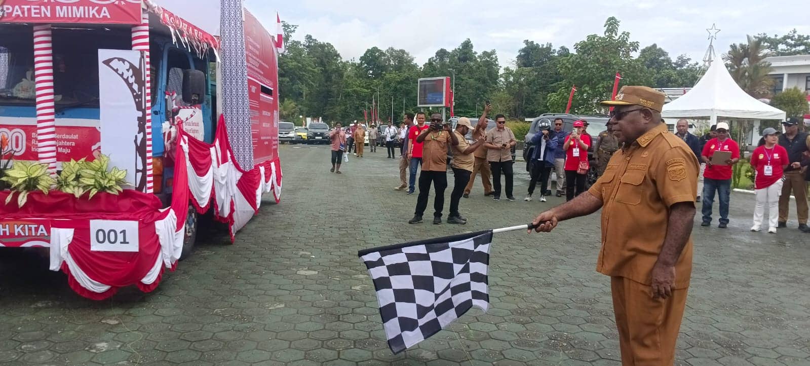 Ilustrasi berita Mimika: Meriahkan HUT ke-80 RI, 46 Organisasi Ikuti Karnaval Kendaraan Hias Bernuansa Budaya di Mimika