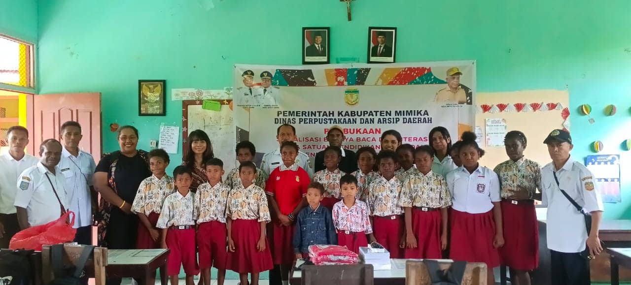 Ilustrasi berita Mimika: Dorong Literasi dan Bahasa Inggris, Dinas Perpustakaan Mimika Gelar Program di Tiga Sekolah