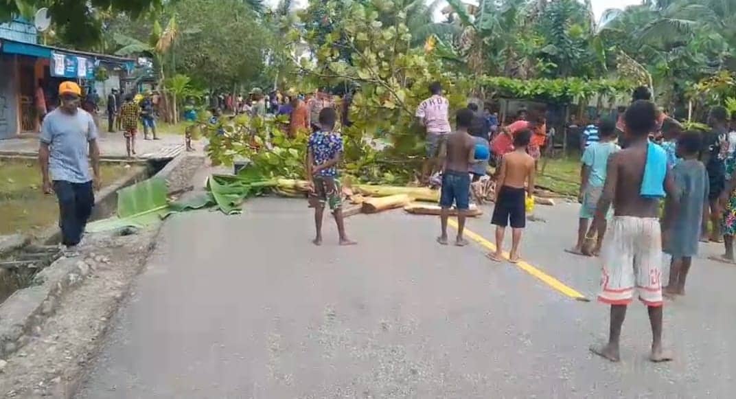 Ilustrasi berita Mimika: Gara-gara Dana Kampung, Warga Hiripau Blokade Jalan Poros Timika - Pomako