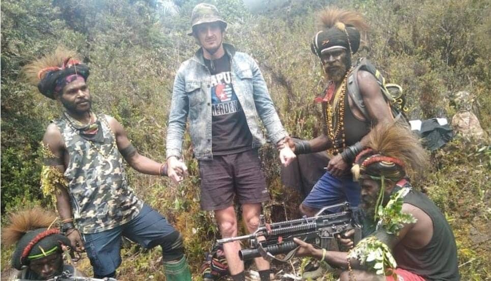 Ilustrasi berita BERITA UTAMA: Dua Pria Australia Didakwa Selundupkan Senjata Api ke Papua, Terkait Kasus Penculikan Pilot Selandia Baru