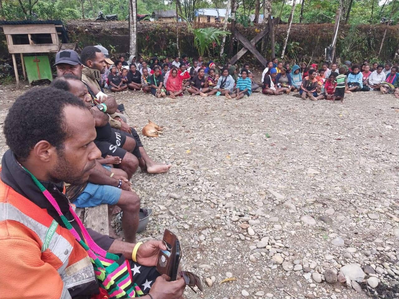 Ilustrasi berita Mimika: Masyarakat Moni Kampung Kamora Mimika Terima Bantuan Ternak Babi dan Rehab Rumah