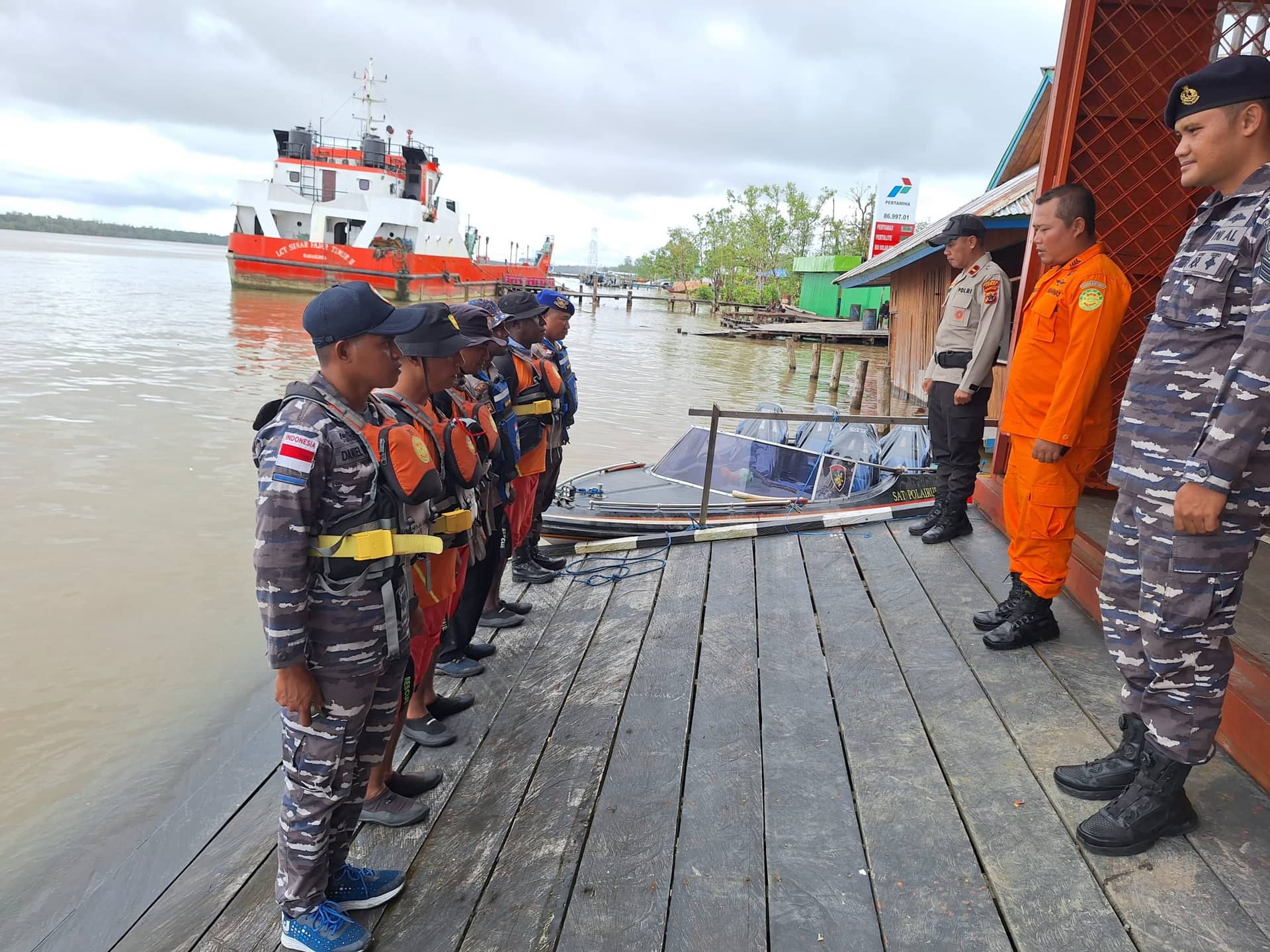 Ilustrasi berita Mimika: Perahu Ketinting POB 7 Orang Terbalik dan Tenggelam, Satu Orang Hilang