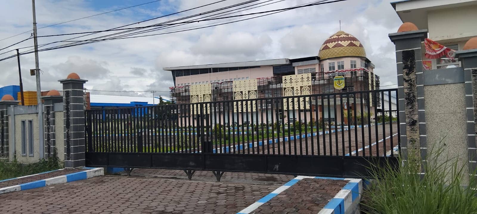 Ilustrasi berita Mimika: Kantor Dinas Pendidikan Mimika Digembok, Intelektual Amungme: Kepentingan Segelintir Orang Ganggu Pelayanan Publik