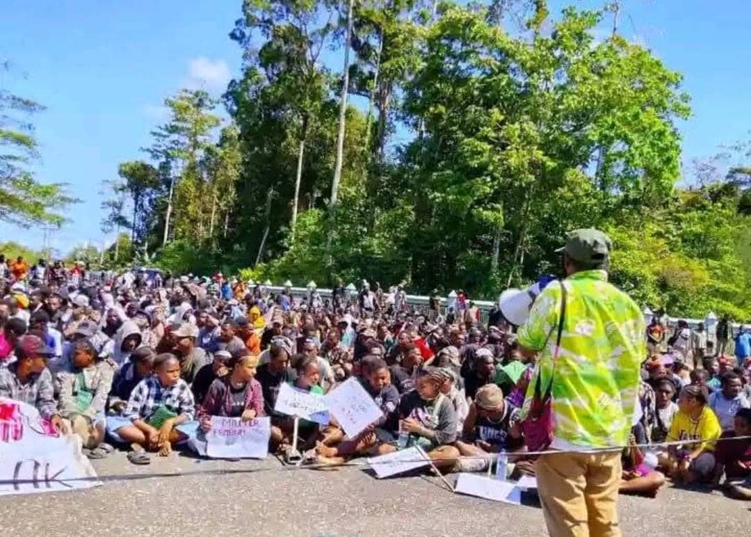 Ilustrasi berita Papua: Massa Duduki Kota Dekai, Tuntut Hukuman Maksimal Pelaku Penembakan Tobias Silak