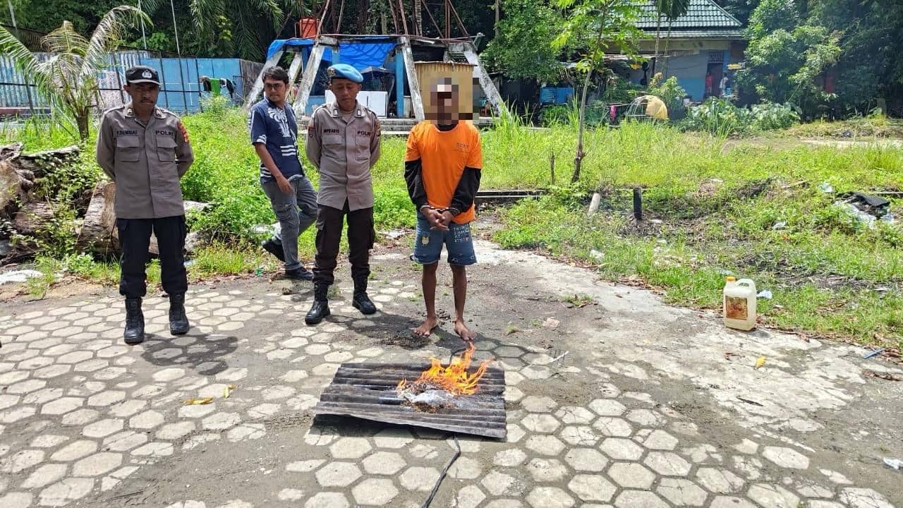 Ilustrasi berita JAYAPURA: Sat Narkoba Polresta Jayapura Kota Musnahkan 276 Gram Ganja