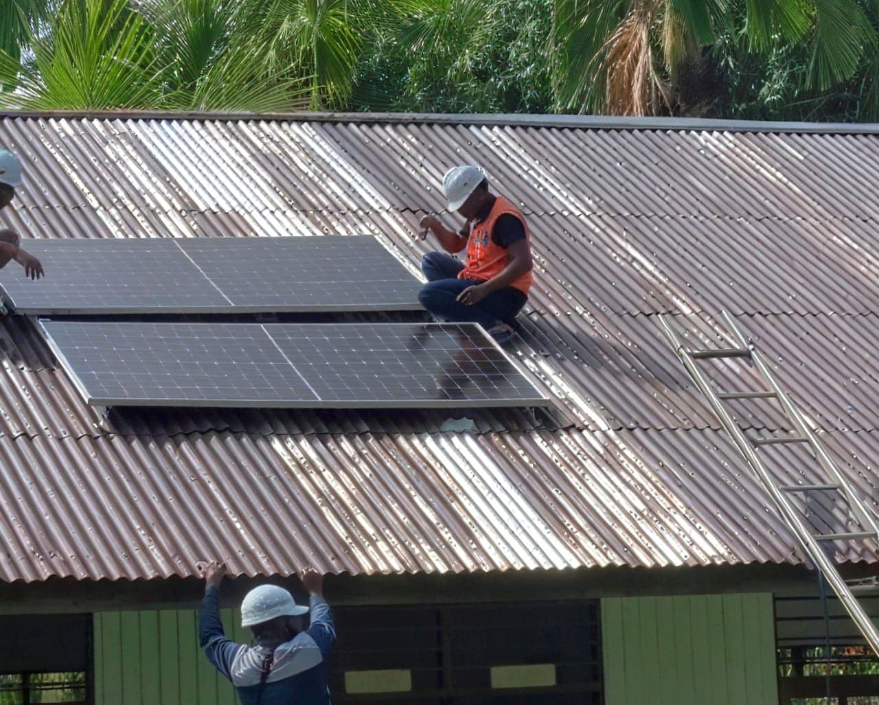 Ilustrasi berita Opini: SuperSUN Cahaya Baru di Napan, Kini Siswa SD YPK Elim Berakha Belajar Tanpa Takut Gelap
