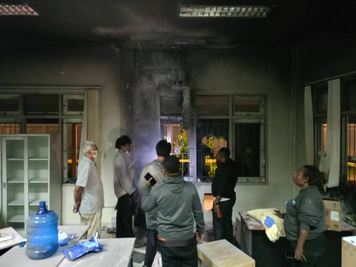 Ilustrasi berita BERITA UTAMA: Ruang Manajemen RS Rameela Terbakar, Polisi Lakukan Penyelidikan Penyebab Kebakaran