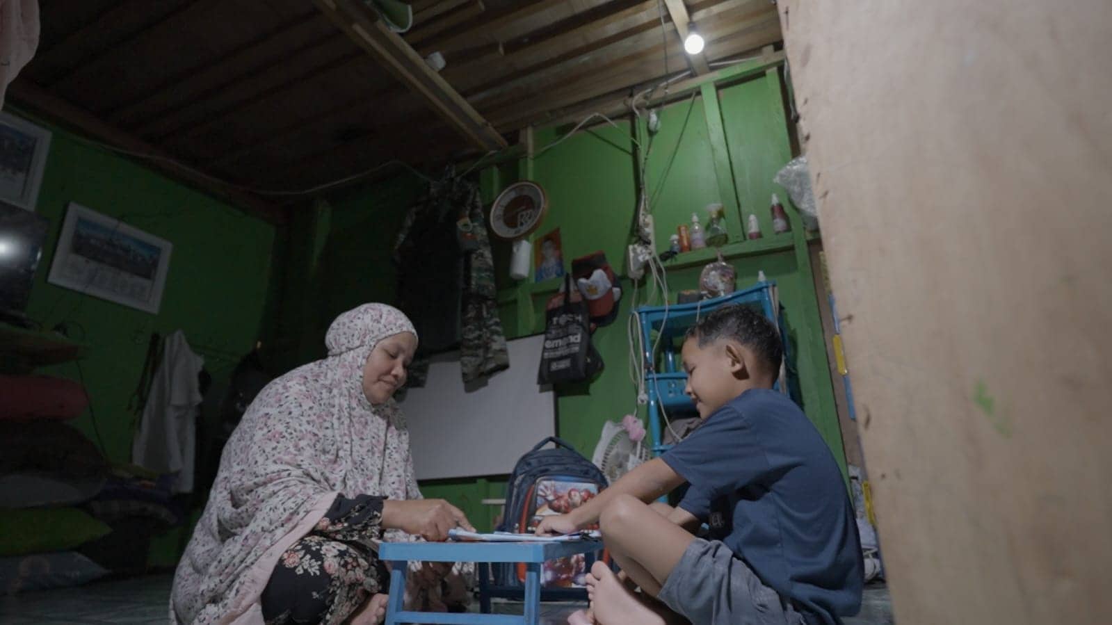 Ilustrasi berita BERITA UTAMA: Usai Berbagi Akses Listrik bersama Belasan Rumah Tangga, Kini La Haidi Nikmati Cahaya Terang