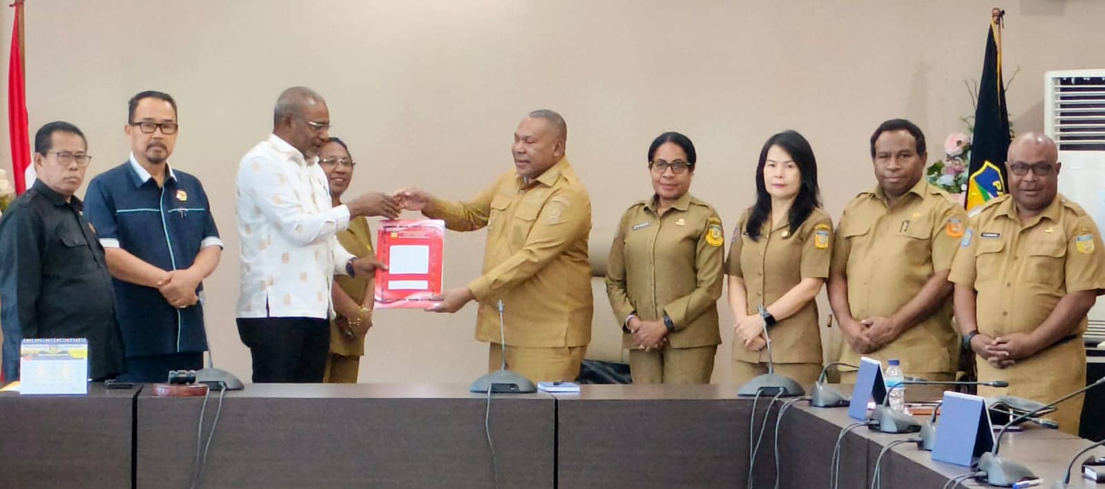Ilustrasi berita Papua: Pemprov Papua Serahkan 7 Raperdasi ke DPR Papua, Perubahan OPD Ditargetkan Rampung Lebih Awal