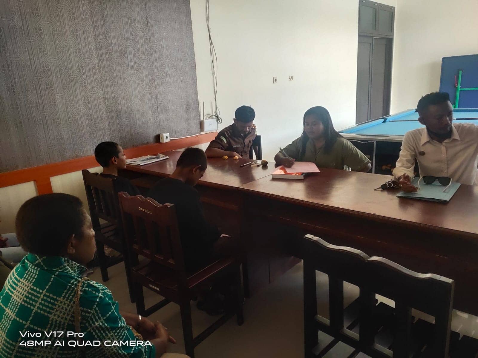 Ilustrasi berita Mimika: Polsek Kuala Kencana Serahkan Tersangka Curat di SMP Ma’arif SP III ke Kejari Mimika