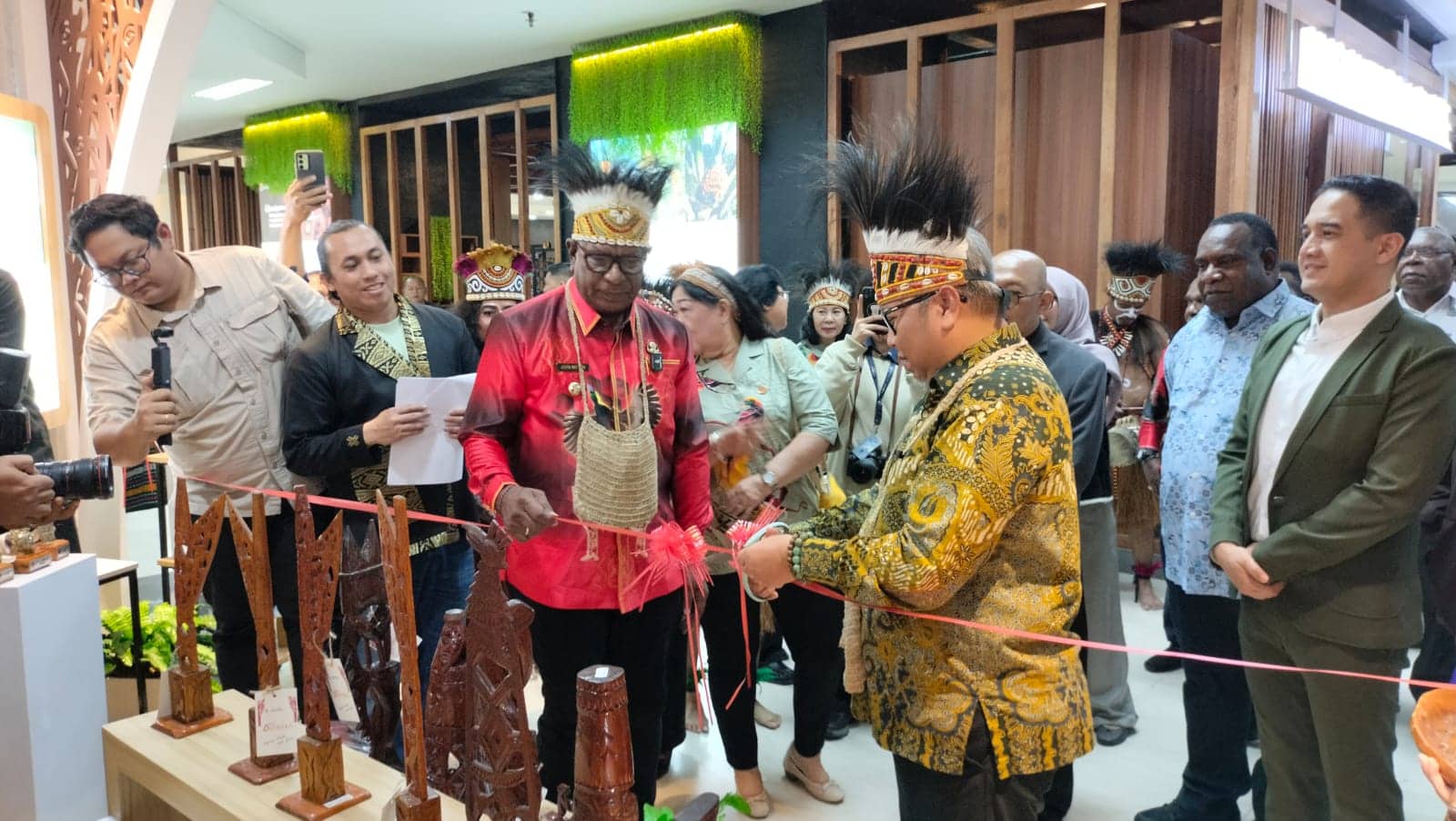 Ilustrasi berita Mimika: Bupati John Rettob Resmikan Teras Mimika di SMESCO, UMKM Mimika Didorong Tembus Pasar Nasional