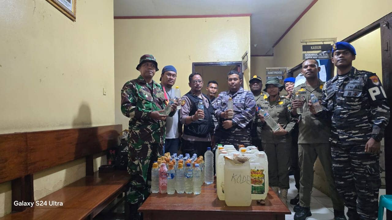 Ilustrasi berita Mimika: Razia KM Lauser di Pelabuhan Pomako, Polisi Amankan 117 Liter Miras Lokal Jenis Sopi