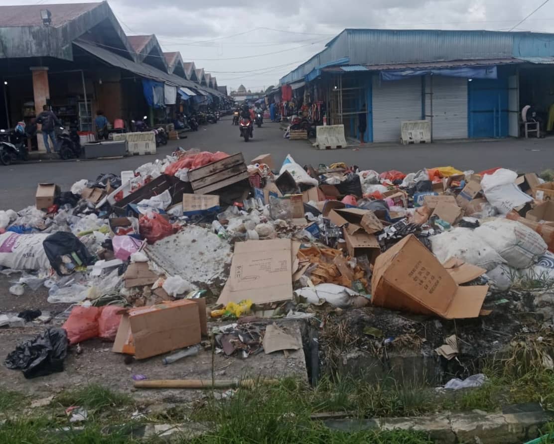 Ilustrasi berita Mimika: Sampah Menggunung Lebih Sepekan di Pasar Sentral Timika, Warga Resah Bau Menyengat