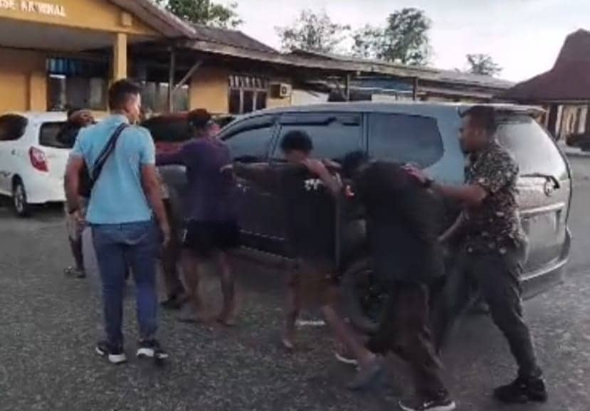 Ilustrasi berita Mimika: Tim Basmi Bandit Polres Mimika Tangkap Pelaku Curas di Samping SPBU Nawaripi yang Viral di Media Sosial