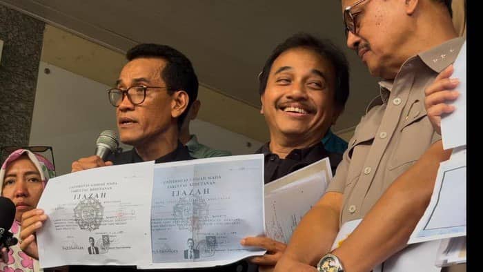 Ilustrasi berita BERITA UTAMA: Roy Suryo Tunjukkan Salinan Ijazah Jokowi Terlegalisasi di Polda Metro Jaya