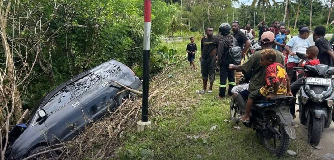 Ilustrasi berita Opini: Pengemudi Mabuk Alami Kecelakaan di Sarmi, Toyota Inova Terbakar Sebelum Dievakuasi