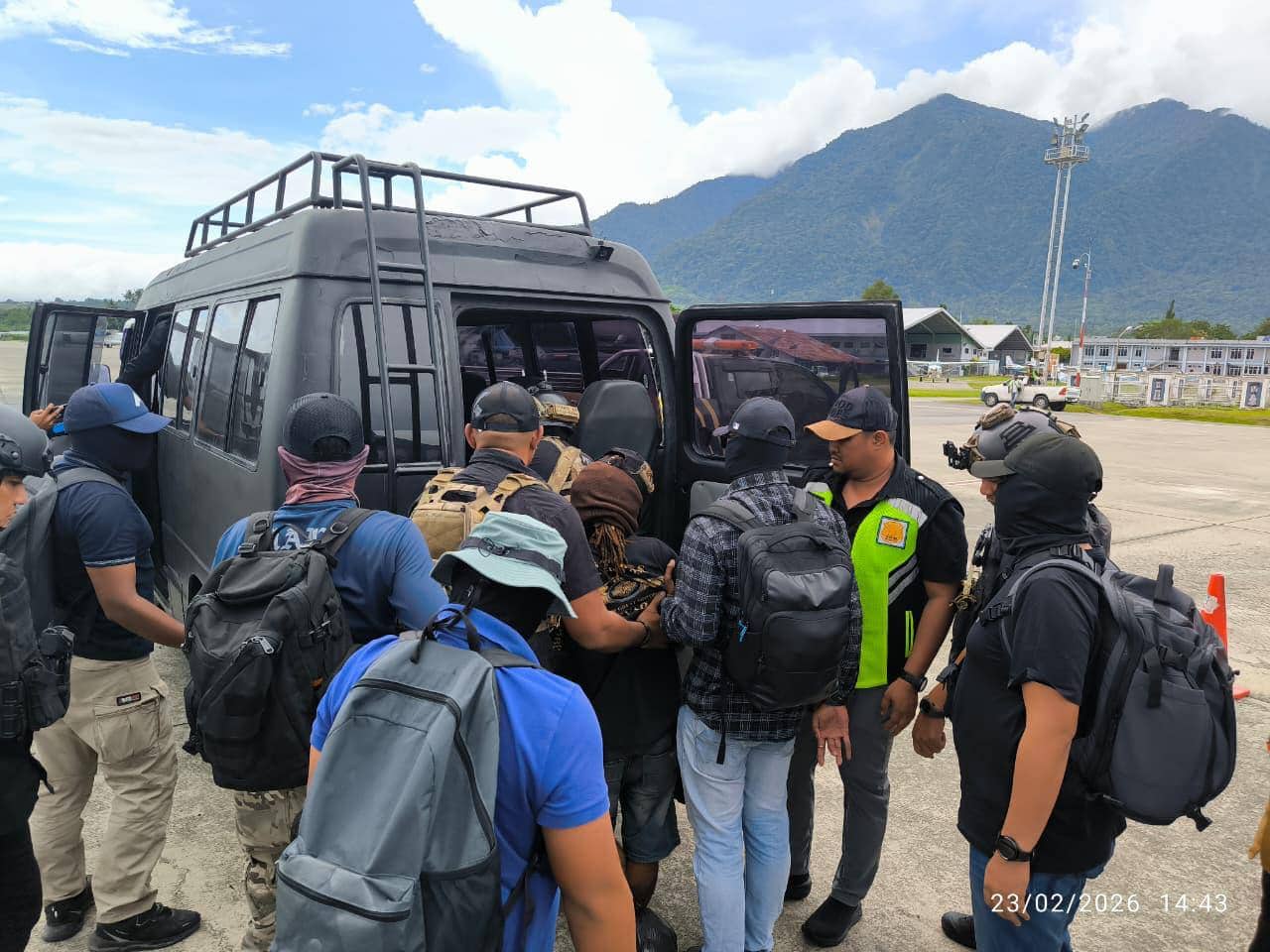 Ilustrasi berita Mimika: Terlibat Sejumlah Kasus Pembunuhan Sadis, Tiga DPO KKB Yahukimo Dipindahkan ke Jayapura