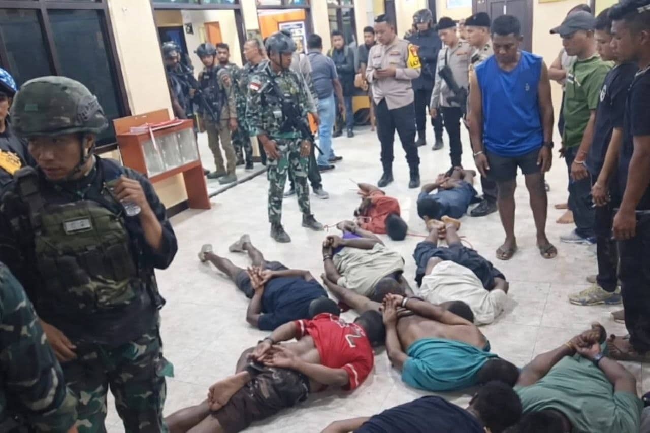 Ilustrasi berita Opini: 12 Orang Terduga Pelaku Penyerangan Nakes di Tambrauw Ditangkap, Polisi Dalami Peran Dua Kepala Kampung dan Satu ASN