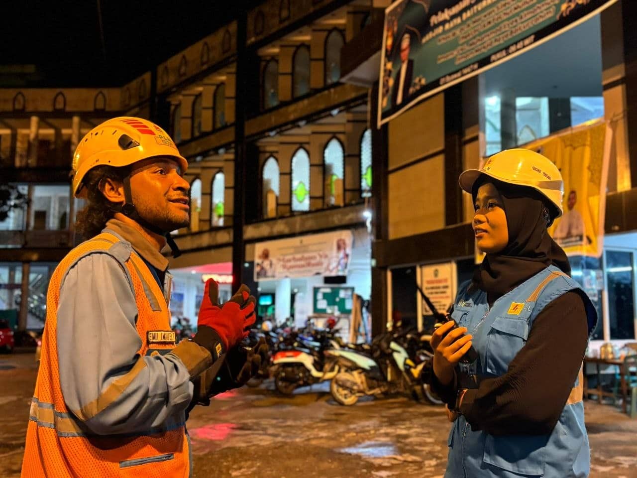 Ilustrasi berita Papua: Srikandi PLN Jayapura: Pengabdian Zahro Ardhillah Menjaga Terang di Hari Kemenangan