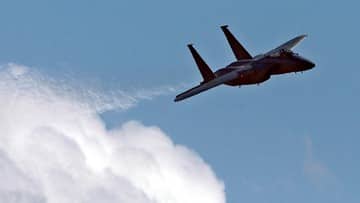 Ilustrasi berita Internasional: Insiden Tabrakan F-15 Korsel akibat Selfie Pilot, Maaf Dilakukan