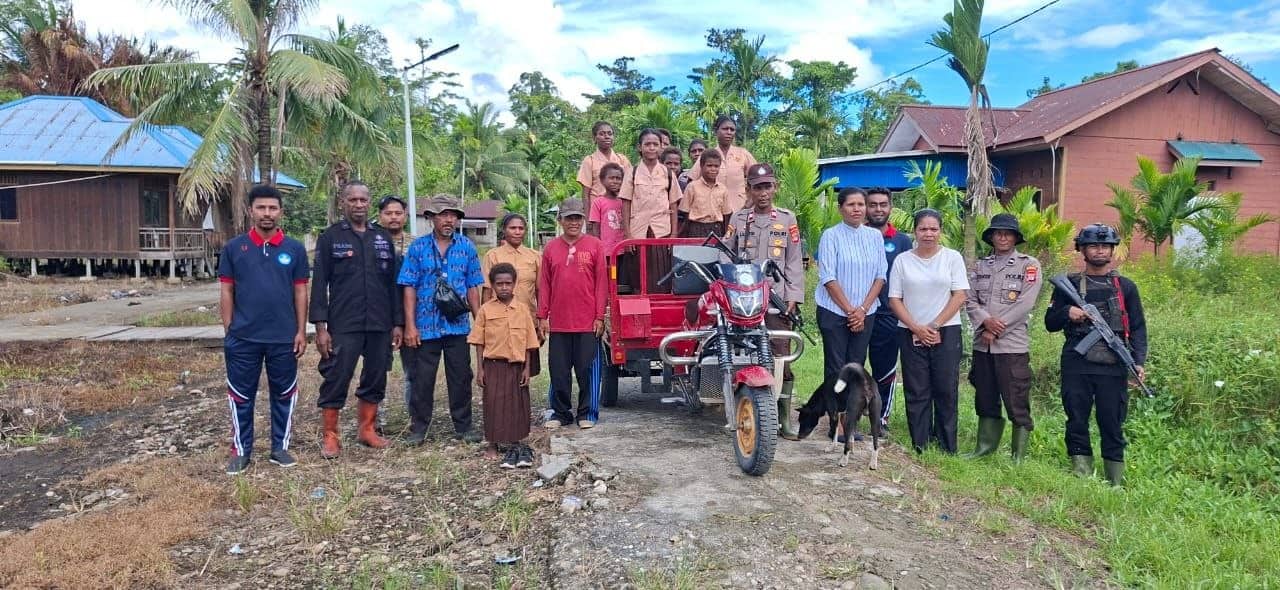 Ilustrasi berita Mimika: Di Balik Kewaspadaan dan Ketegasan, Wajah Humanis Aparat Keamanan yang Menjaga Harapan Masa Depan Kapiraya