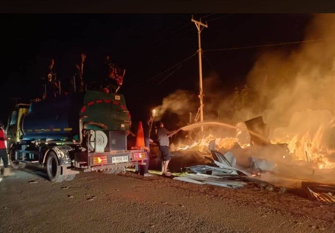 Ilustrasi berita Opini: Kios Klontongan di Ngguti Bob Sarmayam Merauke Ludes Terbakar, Kerugian Capai Rp 250 Juta
