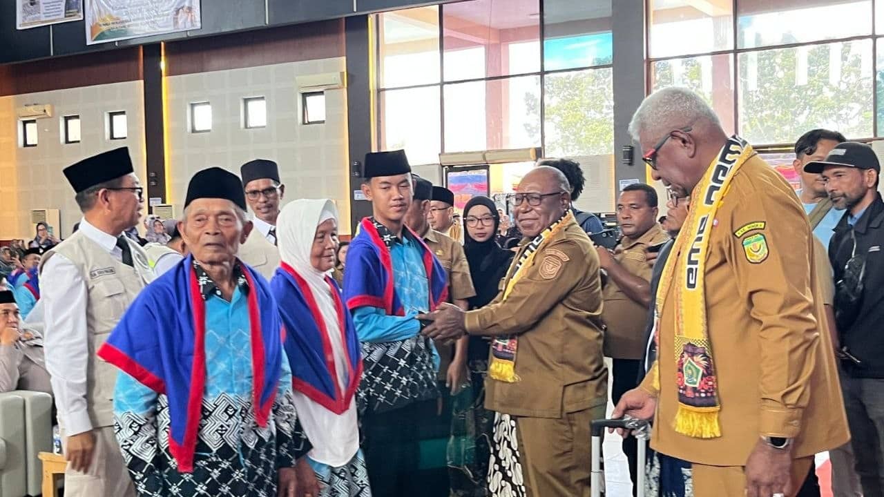 Ilustrasi berita Mimika: 120 Jemaah Haji Asal Mimika Resmi Dilepas Menuju Tanah Suci, Begini Pesan Bupati John Rettob