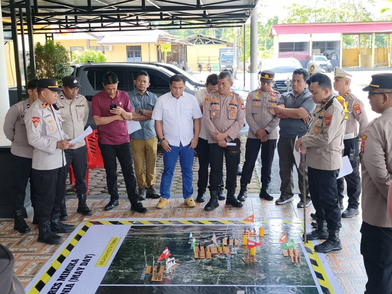 Ilustrasi berita Mimika: Matangkan Pengamanan May Day, Kapolres Mimika Pimpin Simulasi Tactical Floor Game